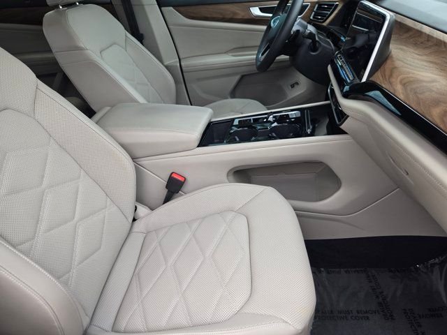 Used 2024  Volkswagen 2.0T SE w/Technology image 13