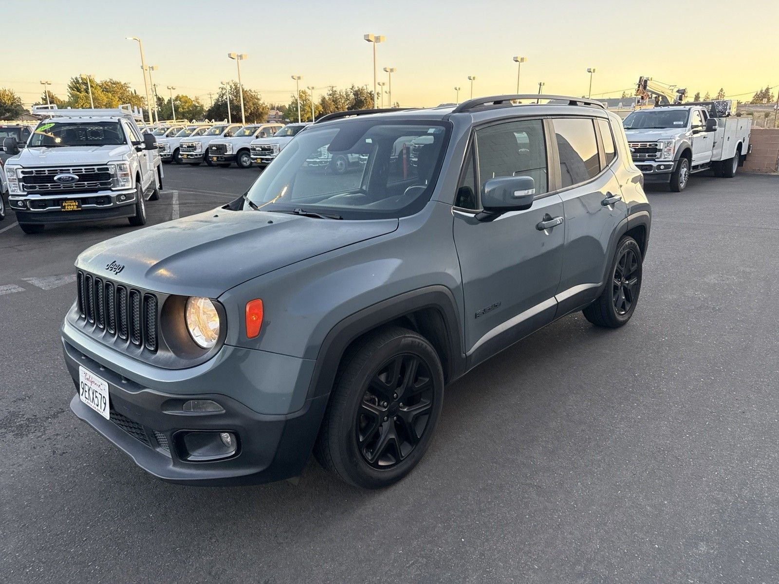 Used 2018 Gray Jeep Latitude image 8