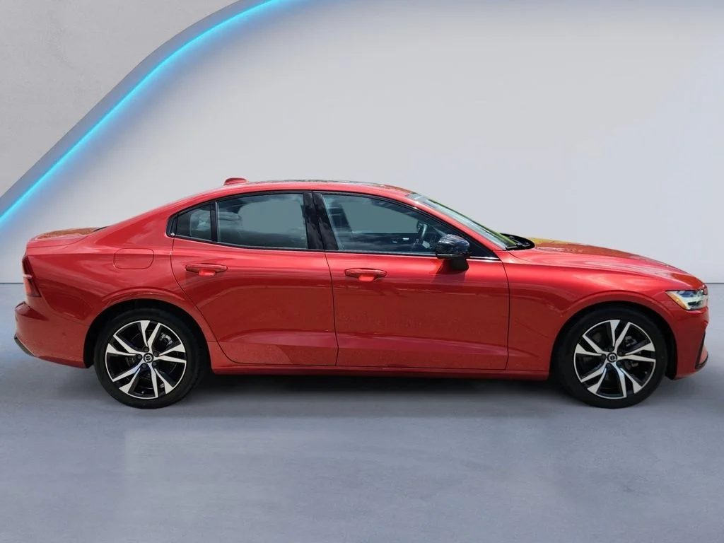 Used 2024 Fusion Red Metallic Volvo Plus Dark Theme image 3