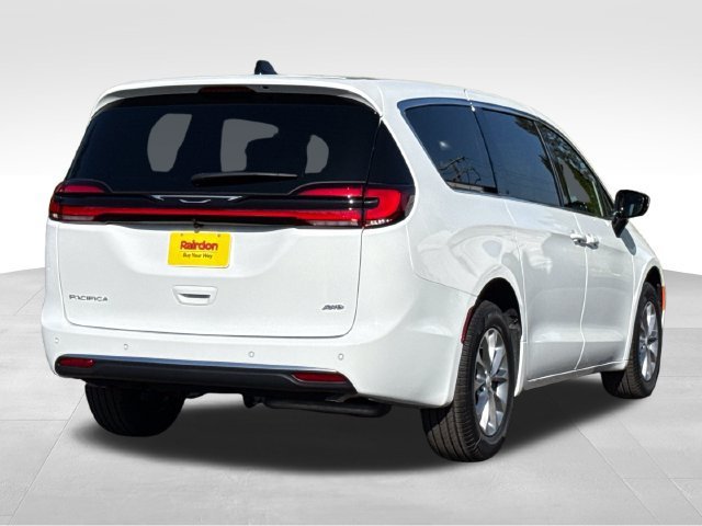 New 2027 Bright White Clear-Coat Exterior Paint Chrysler Select image 6