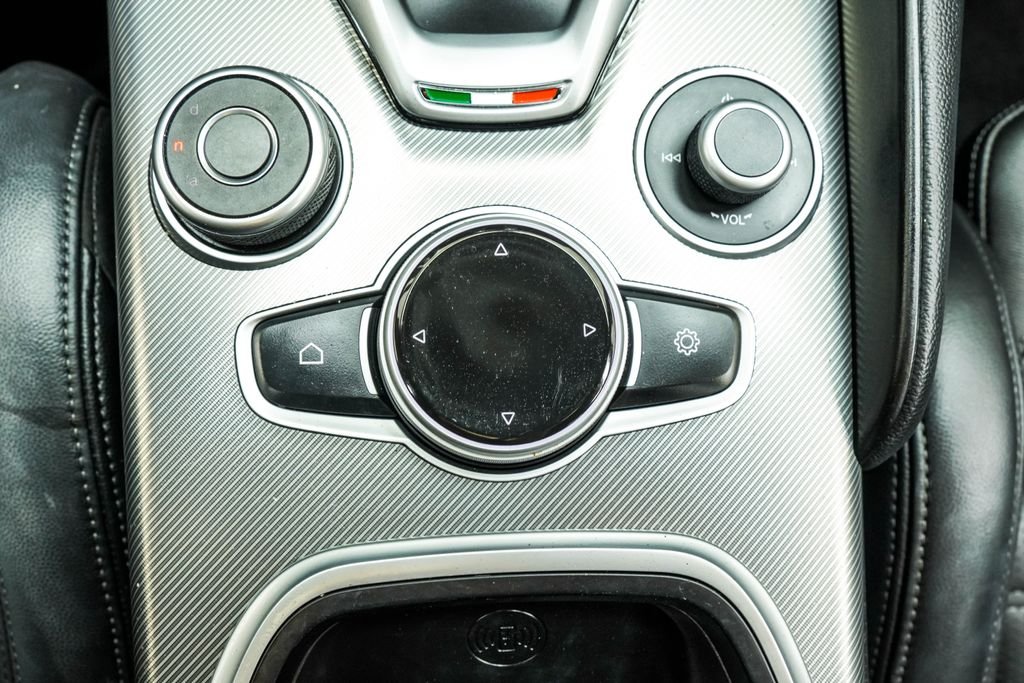 Used 2023 White Alfa Romeo Veloce image 25