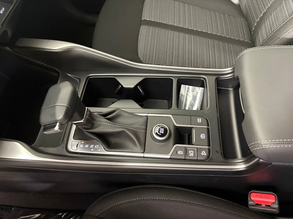 New 2026 Glacial White Pearl Kia LX image 30