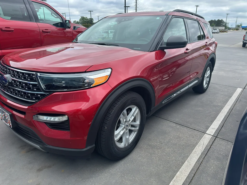 Used 2021 Rapid Red Metallic Tinted Clearcoat Ford XLT image 1