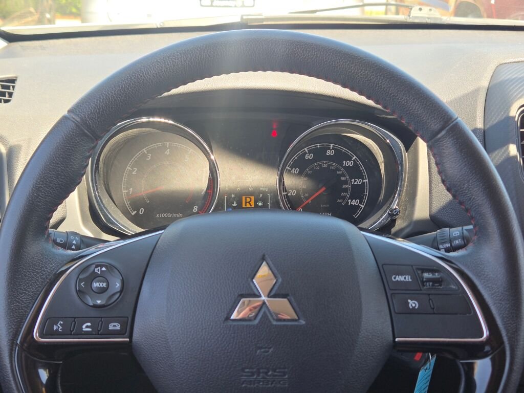 Used 2019  Mitsubishi 4WD**1 OWNER** image 27
