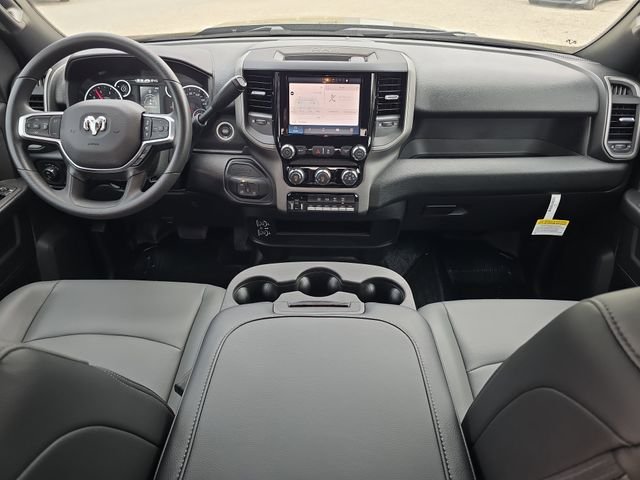 New 2026 Diamond Black Crystal Pearl-Coat Exterior Paint RAM Tradesman image 9