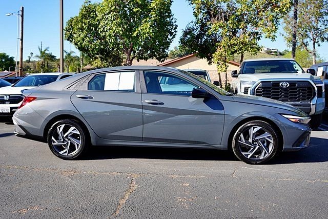 Used 2025 Gray Hyundai SEL Sport image 6