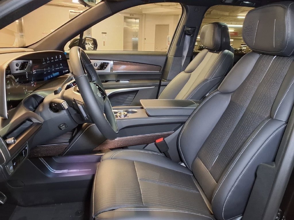 2027 Cadillac VISTIQ Sport - Photo 15