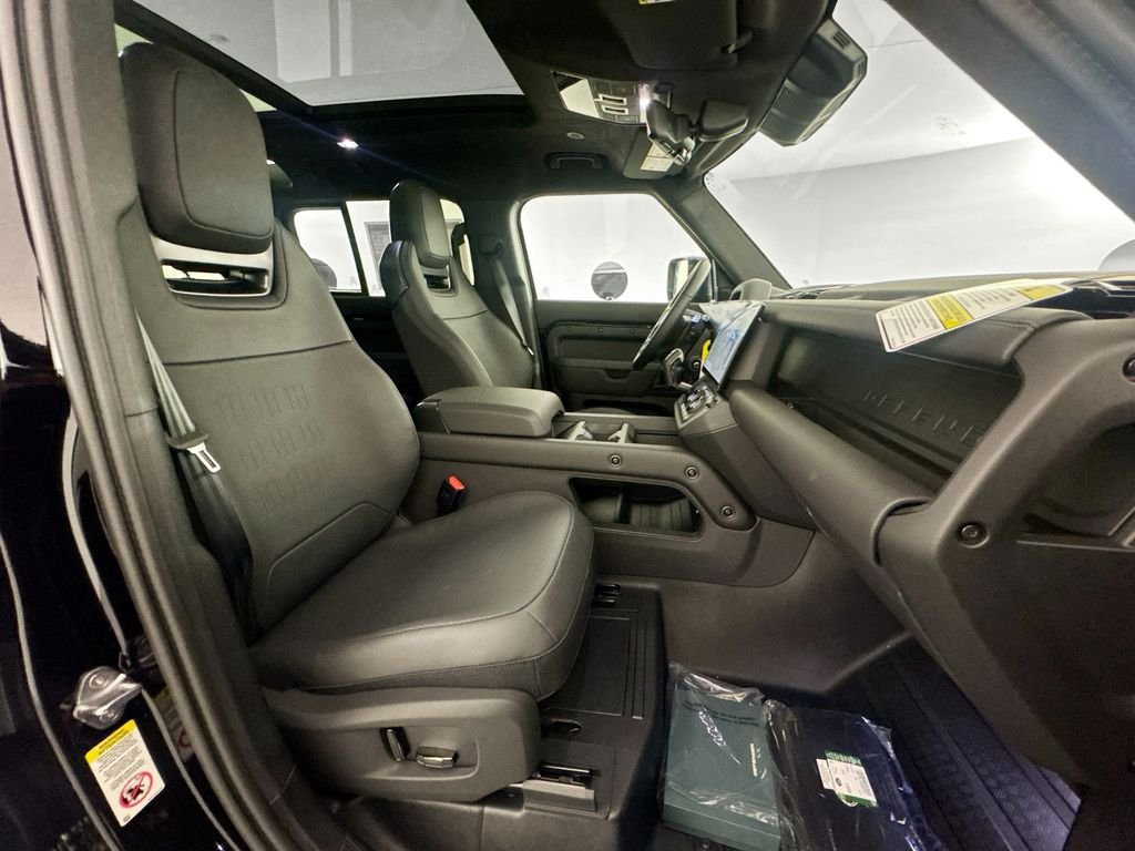 New 2026 Narvik Black Land Rover OCTA Black image 27