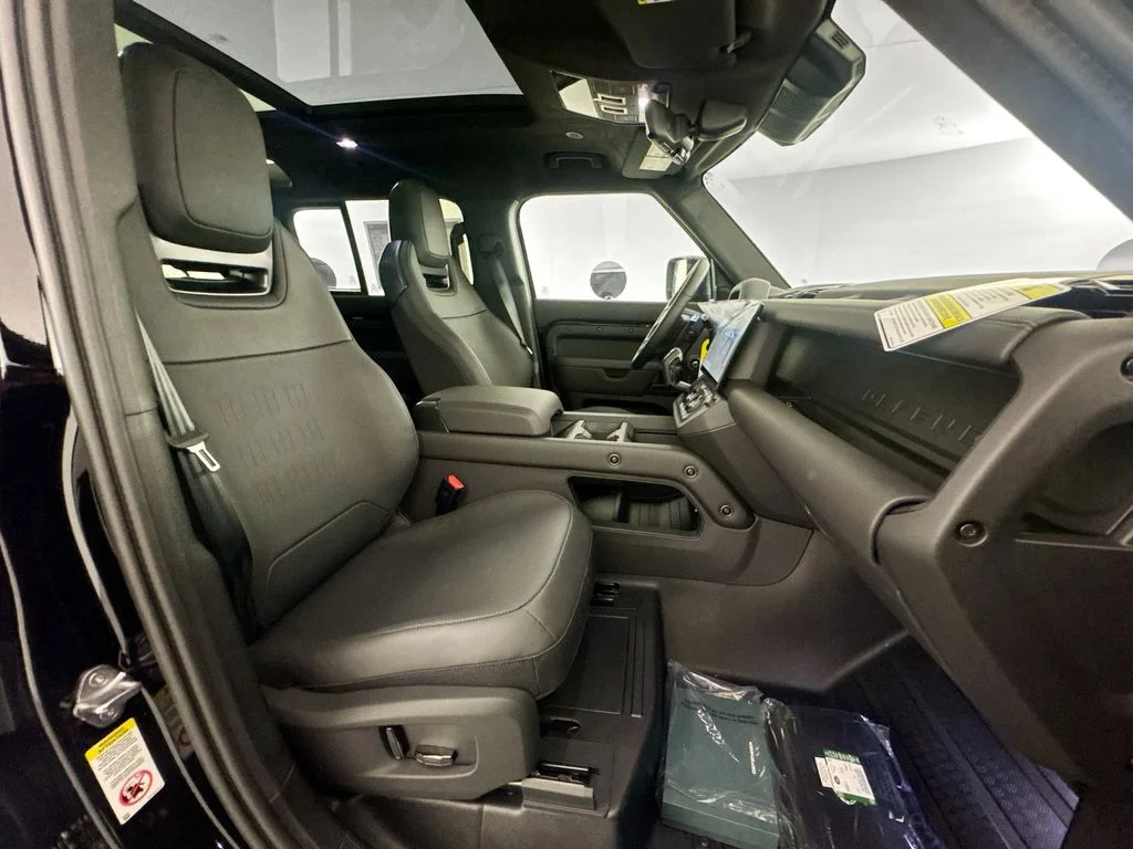New 2026 Narvik Black Land Rover OCTA Black image 27