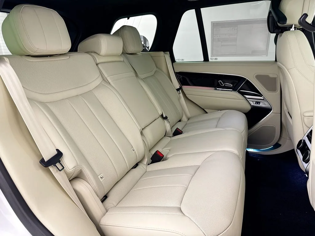 New 2026 Fuji White Land Rover SE image 29