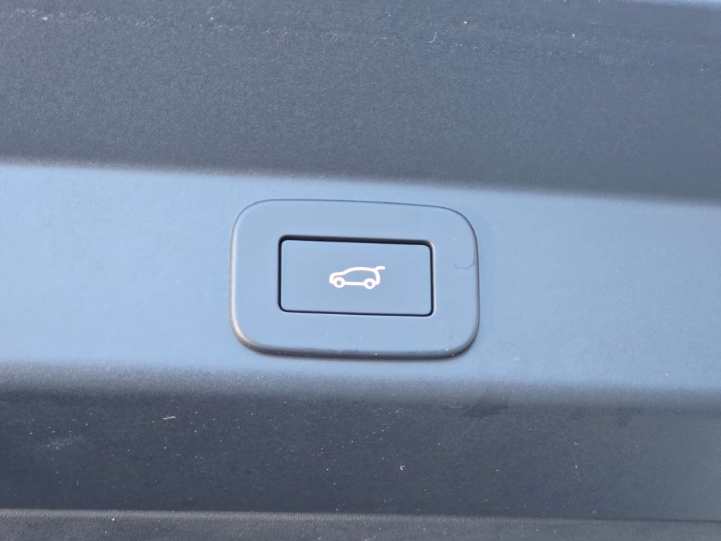 Certified Used 2025 Black Land Rover Dynamic SE image 13