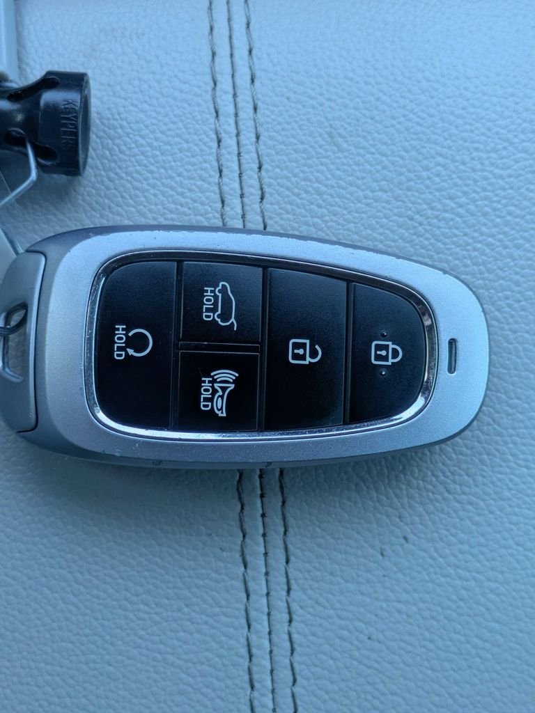 Used 2024 Black Hyundai SEL image 34