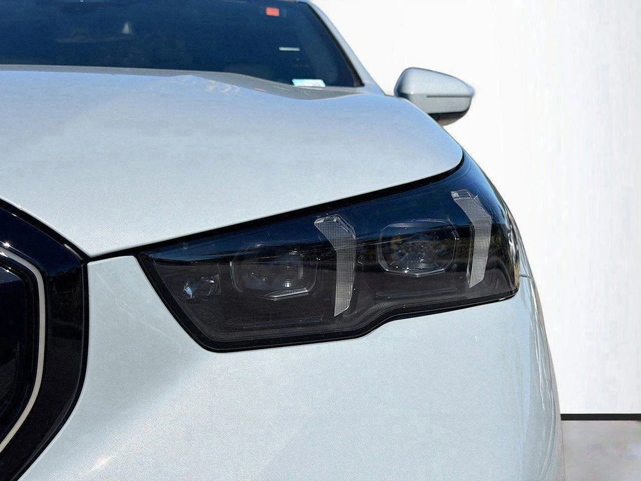2026 BMW 5 Series 550e - Photo 9