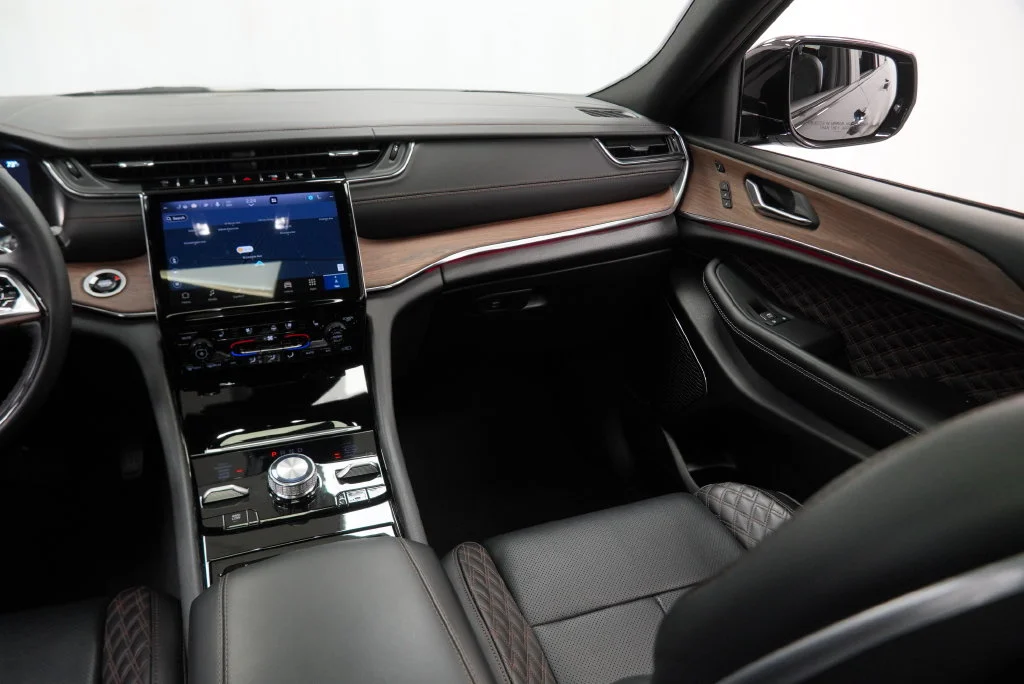 Used 2025 Black Jeep Summit image 25