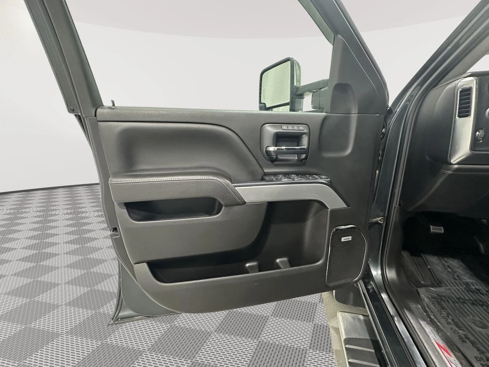 Used 2017 GRAPHITE METALLIC Chevrolet LTZ image 17