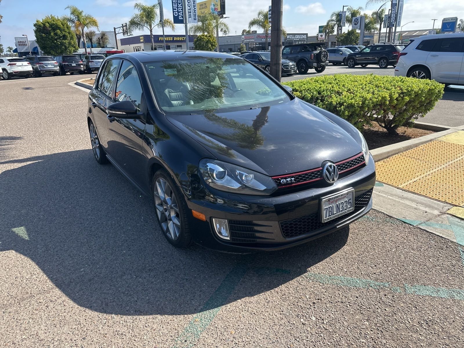 Used 2013 Pearl Metallic Volkswagen Driver