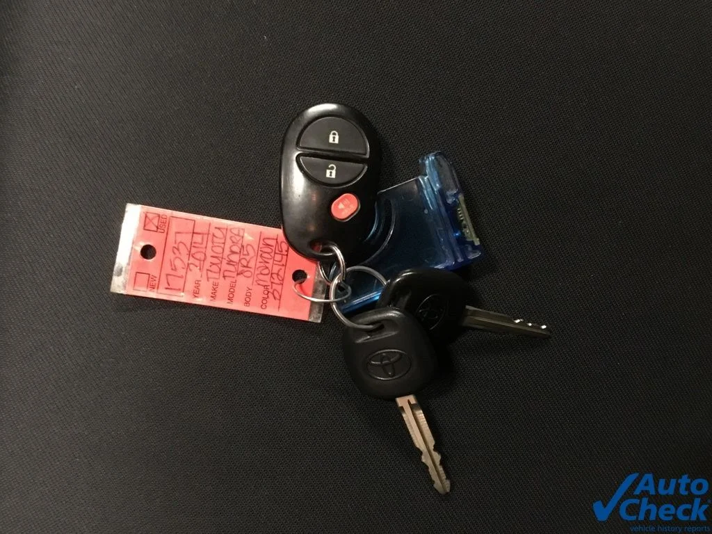 Used 2014 Red Toyota SR5 image 57