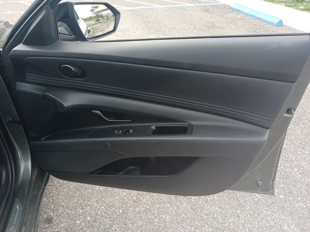 2025 Hyundai Elantra SEL - Photo 17