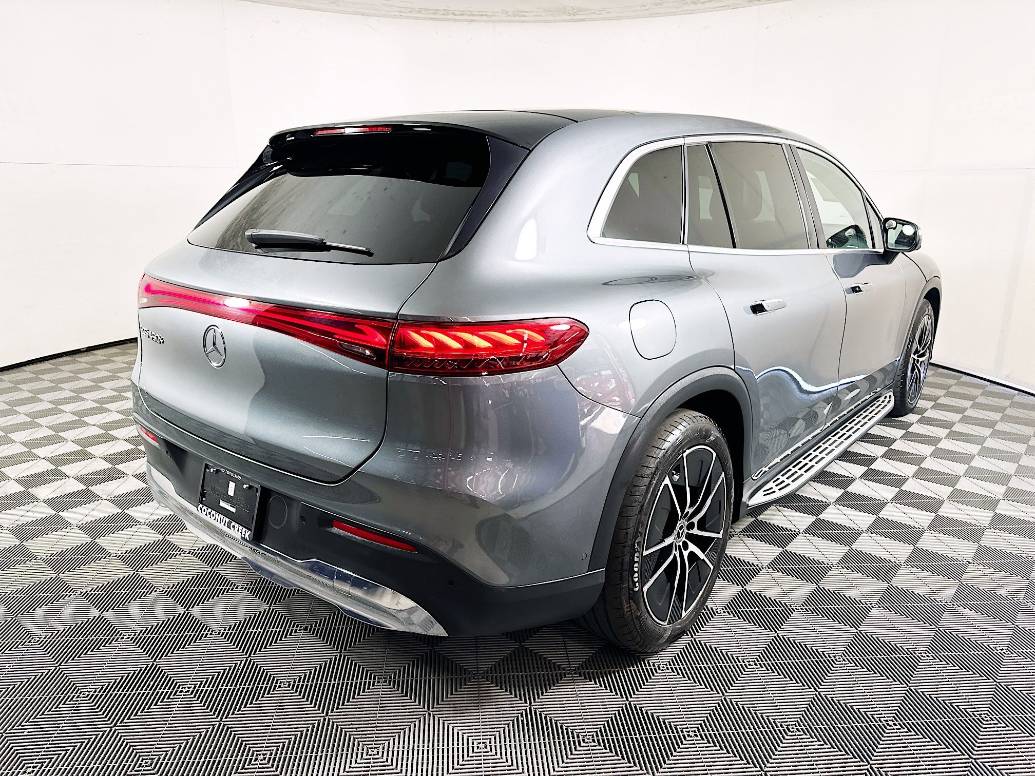 2023 Mercedes-Benz EQS thumbnail 5