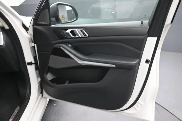 Certified Used 2023 White BMW xDrive40i image 35