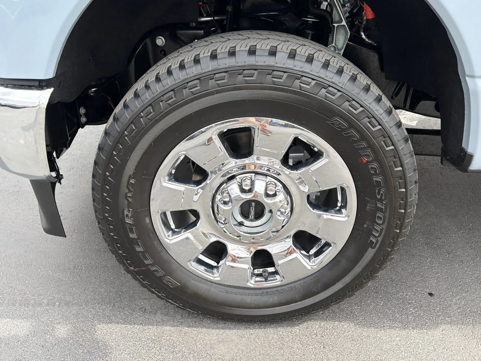 New 2026 Glacier Gray Metallic Tri-Coat Ford F-350® King Ranch® image 17