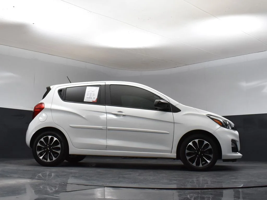 Used 2021 White Chevrolet 1LT image 33