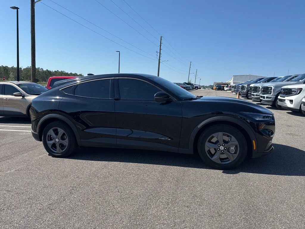 2022 Ford Mustang-Mach-e Select's photo