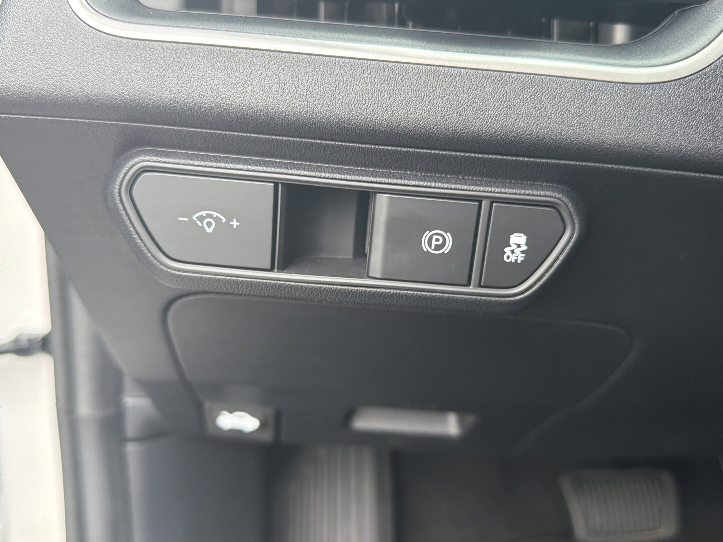 New 2026 Snow White Pearl Kia LX image 12