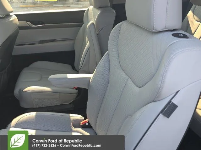 Used 2025 Abyss Black Pearl Hyundai SEL image 18