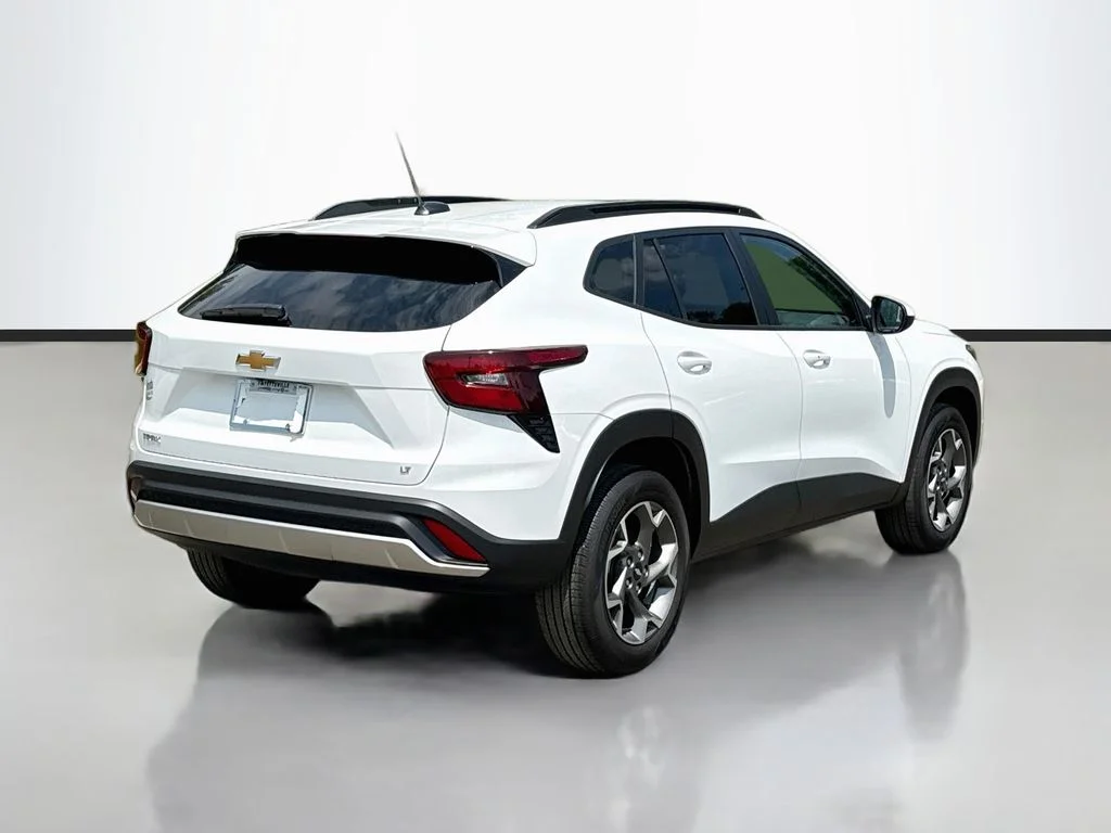 2025 Chevrolet Trax LT - Photo 8
