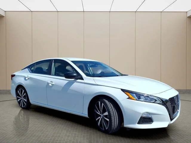 Used 2022 White Nissan 2.5 SR image 4
