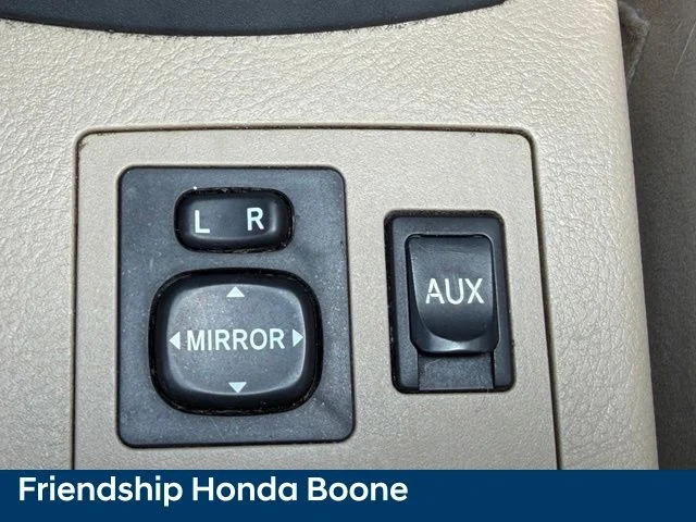 Used 2010 Green Toyota Base image 21