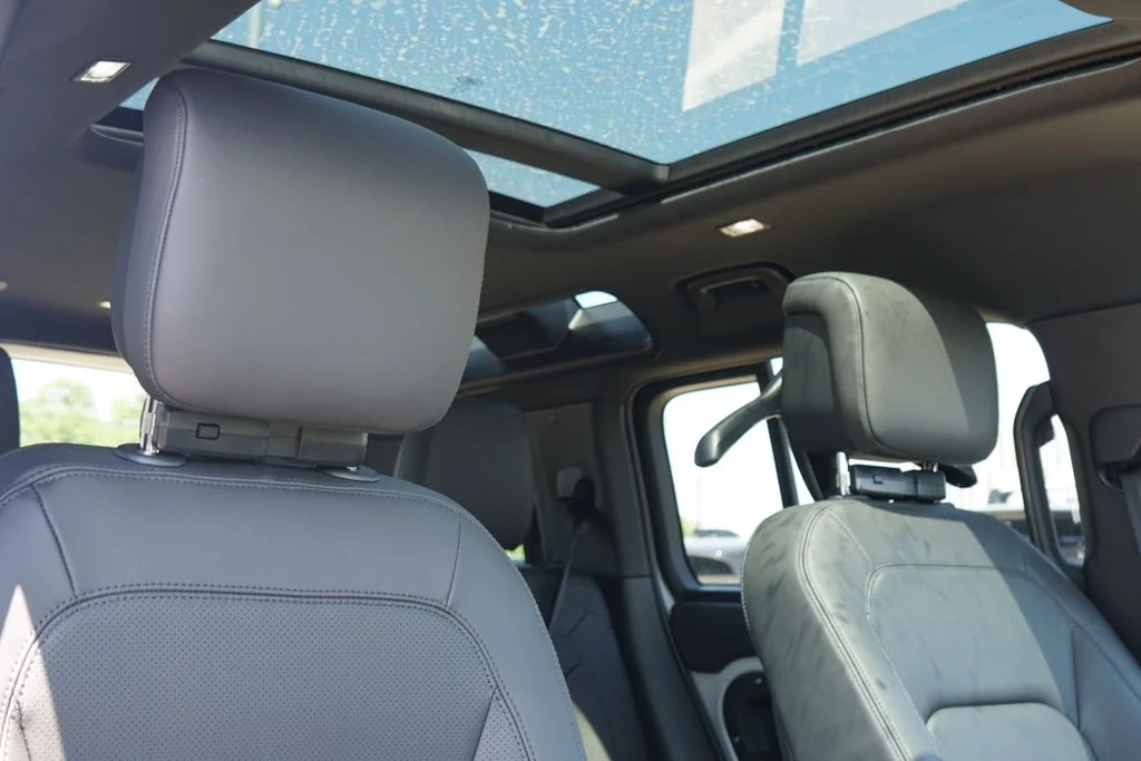 New 2026 Borasco Grey Metallic Land Rover X-Dynamic SE image 27