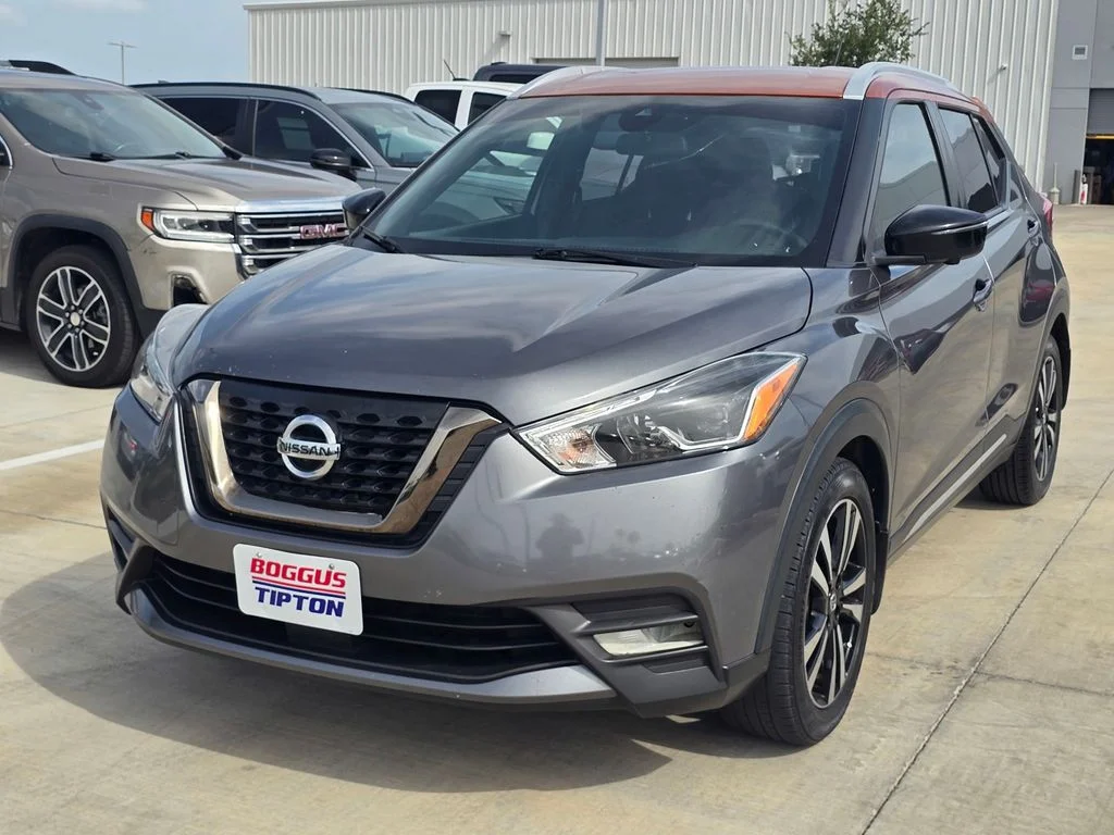 Used 2020 Gray Nissan SR image 9