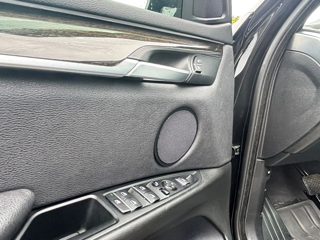 Used 2018 Black BMW xDrive40e image 11