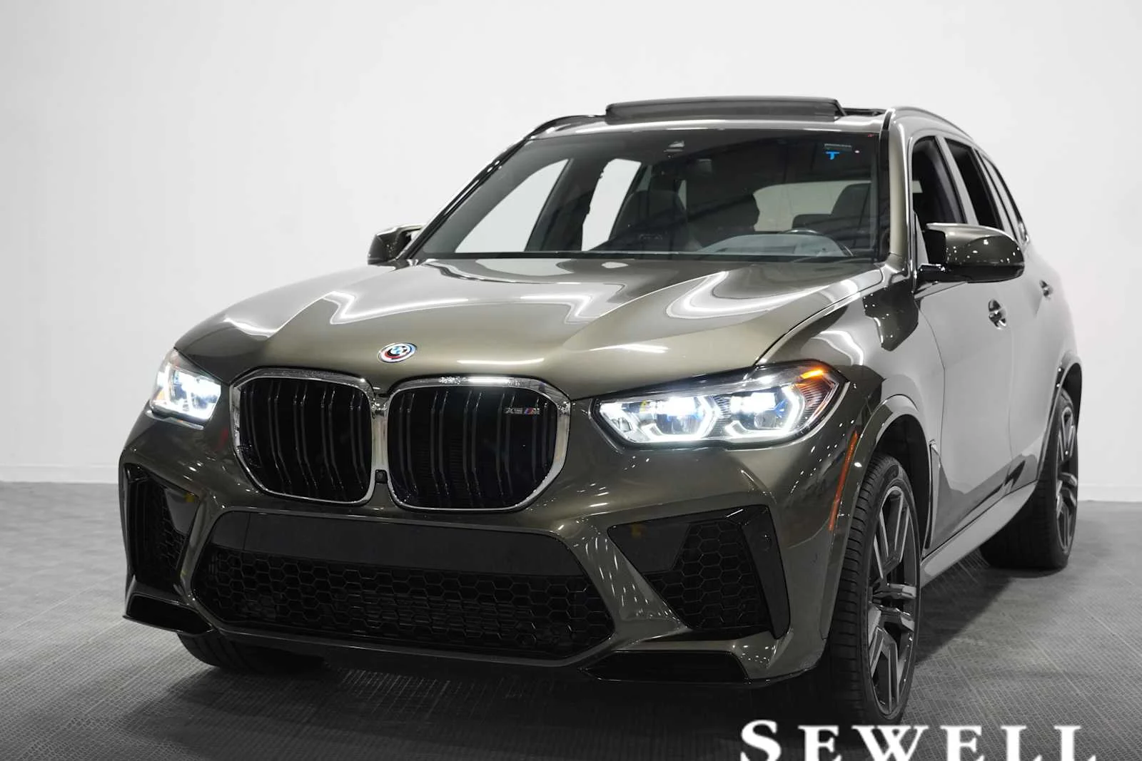 2022 BMW X5 M -'s photo