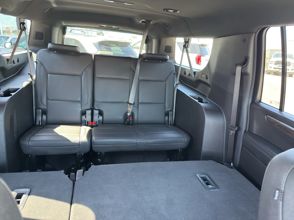 Used 2025 Gray Chevrolet Z71 image 31