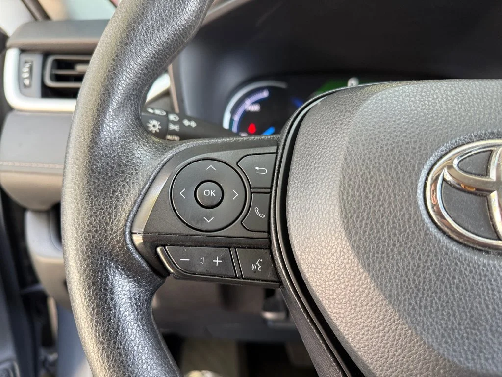 Used 2025 Silver Toyota XLE image 24