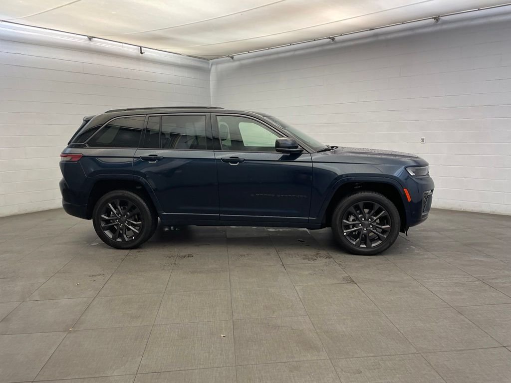 New 2026 Fathom Blue Pearl-Coat Exterior Paint Jeep Limited Reserve image 2