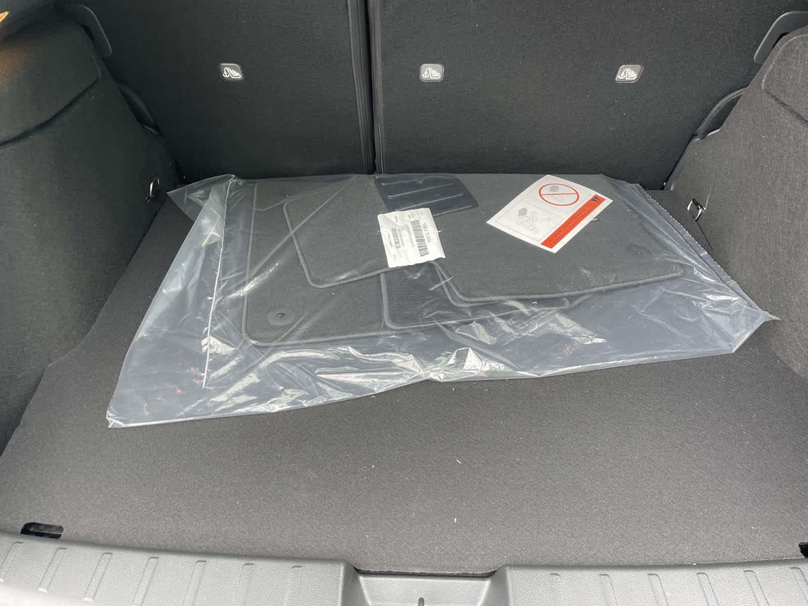 New 2026 Aspen White Tricoat/Super Black Nissan SR image 18