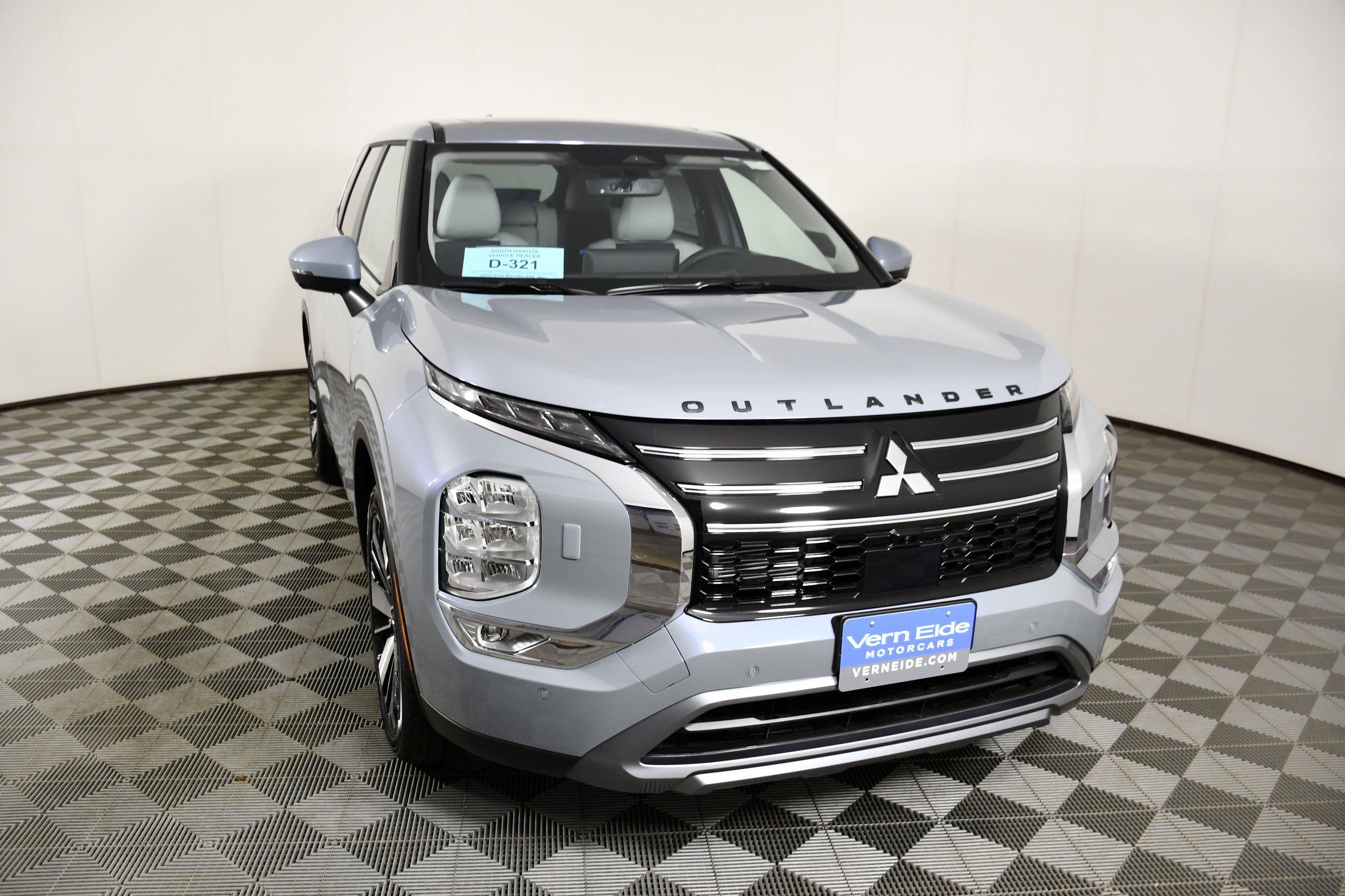 New 2026 Moonstone Gray Metallic Mitsubishi SE image 3