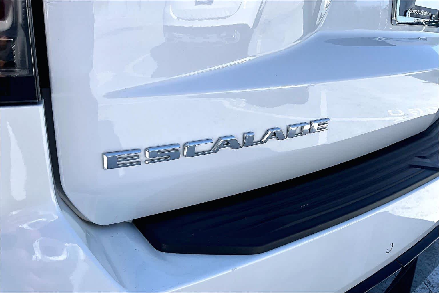 Used 2023 Crystal White Tricoat Cadillac 4WD Premium Luxury Platinum image 30