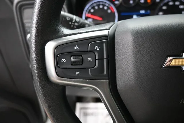 Used 2022 White Chevrolet Custom image 22