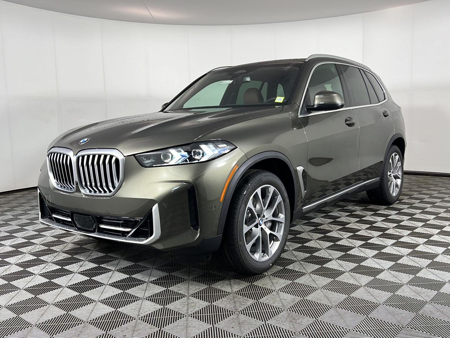 New 2026 Manhattan Green Metallic BMW xDrive40i image 4