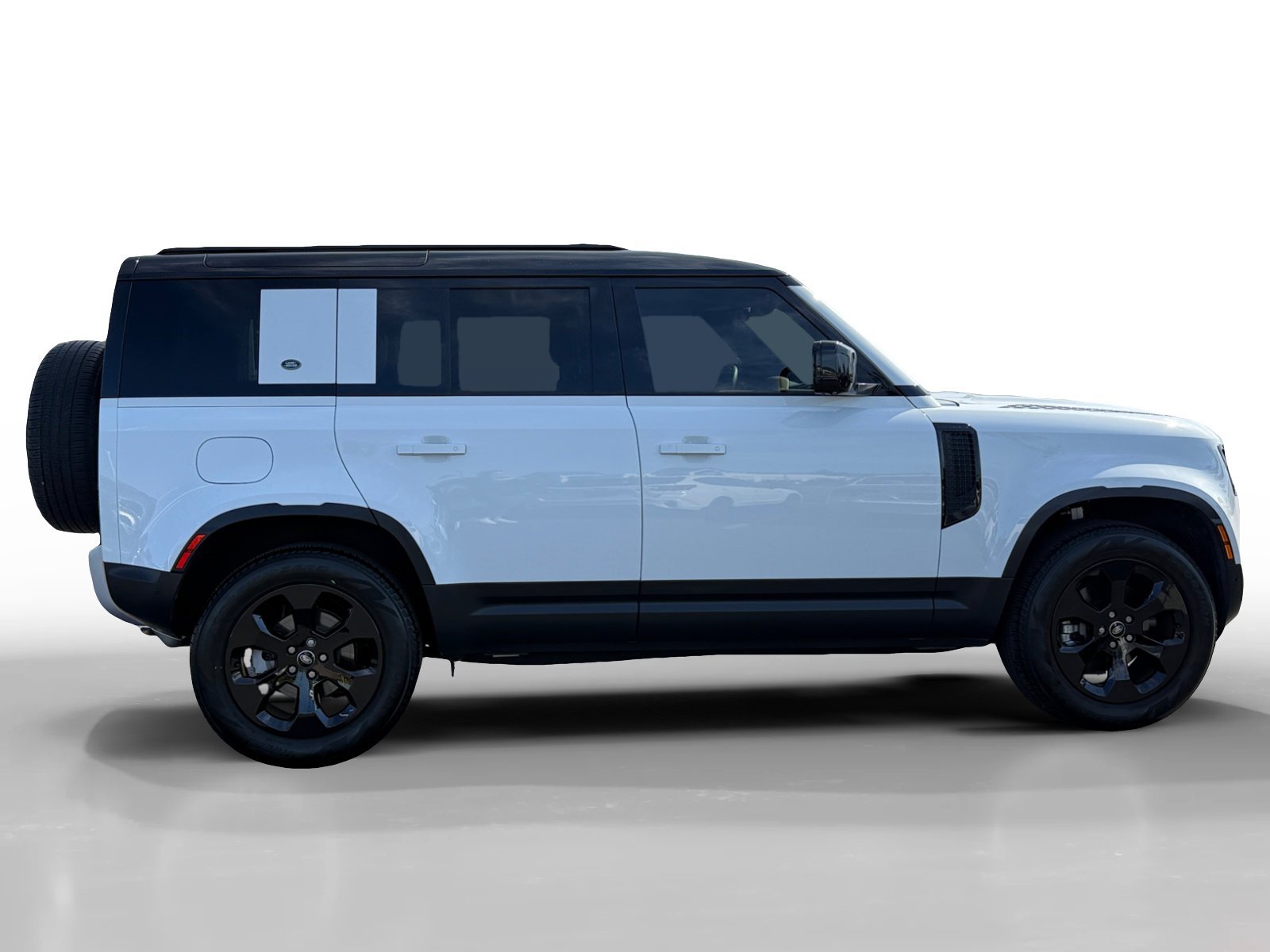 Used 2024 Fuji White Land Rover S image 6