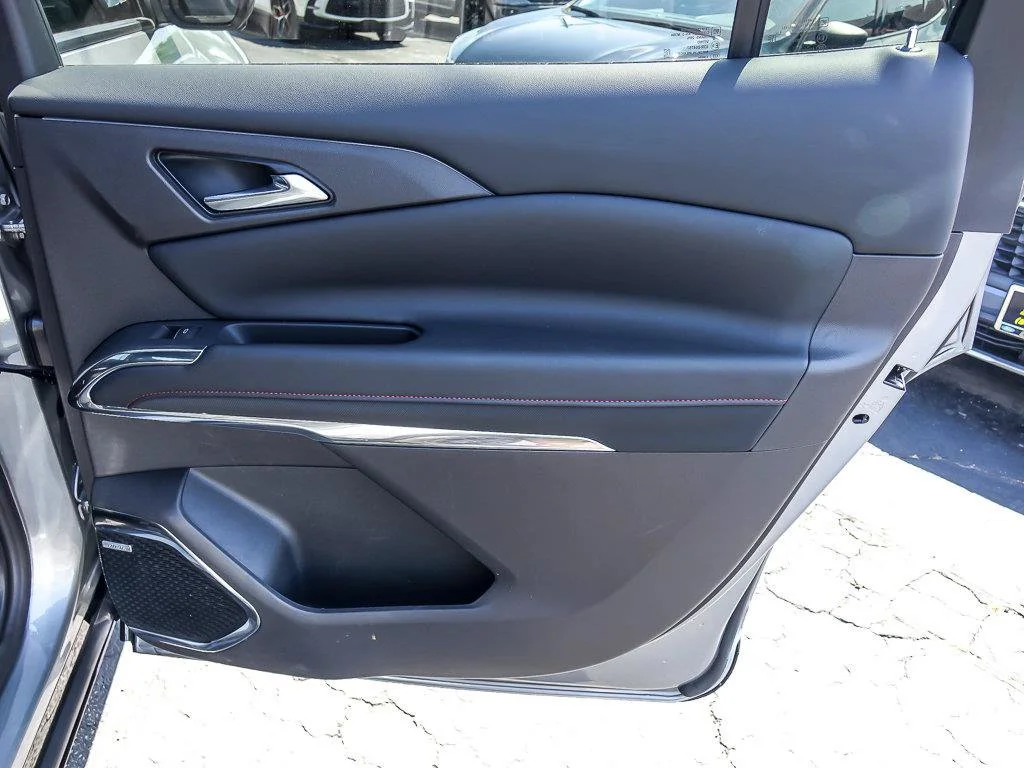Used 2026 Sterling Gray Metallic Chevrolet AWD RS image 31