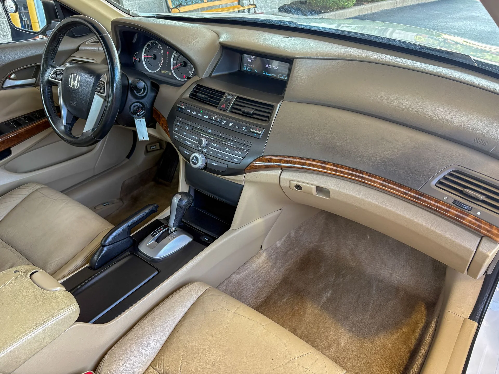Used 2010 White Honda EX-L image 17