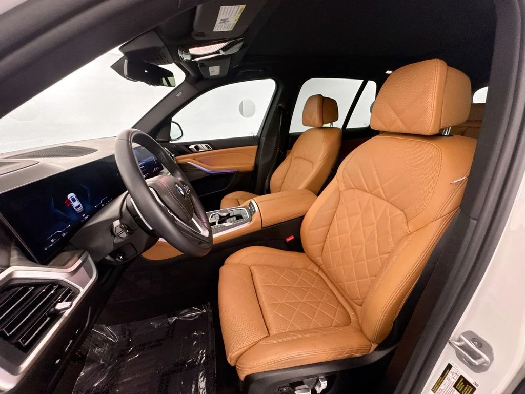 Used 2025 White BMW sDrive40i image 18