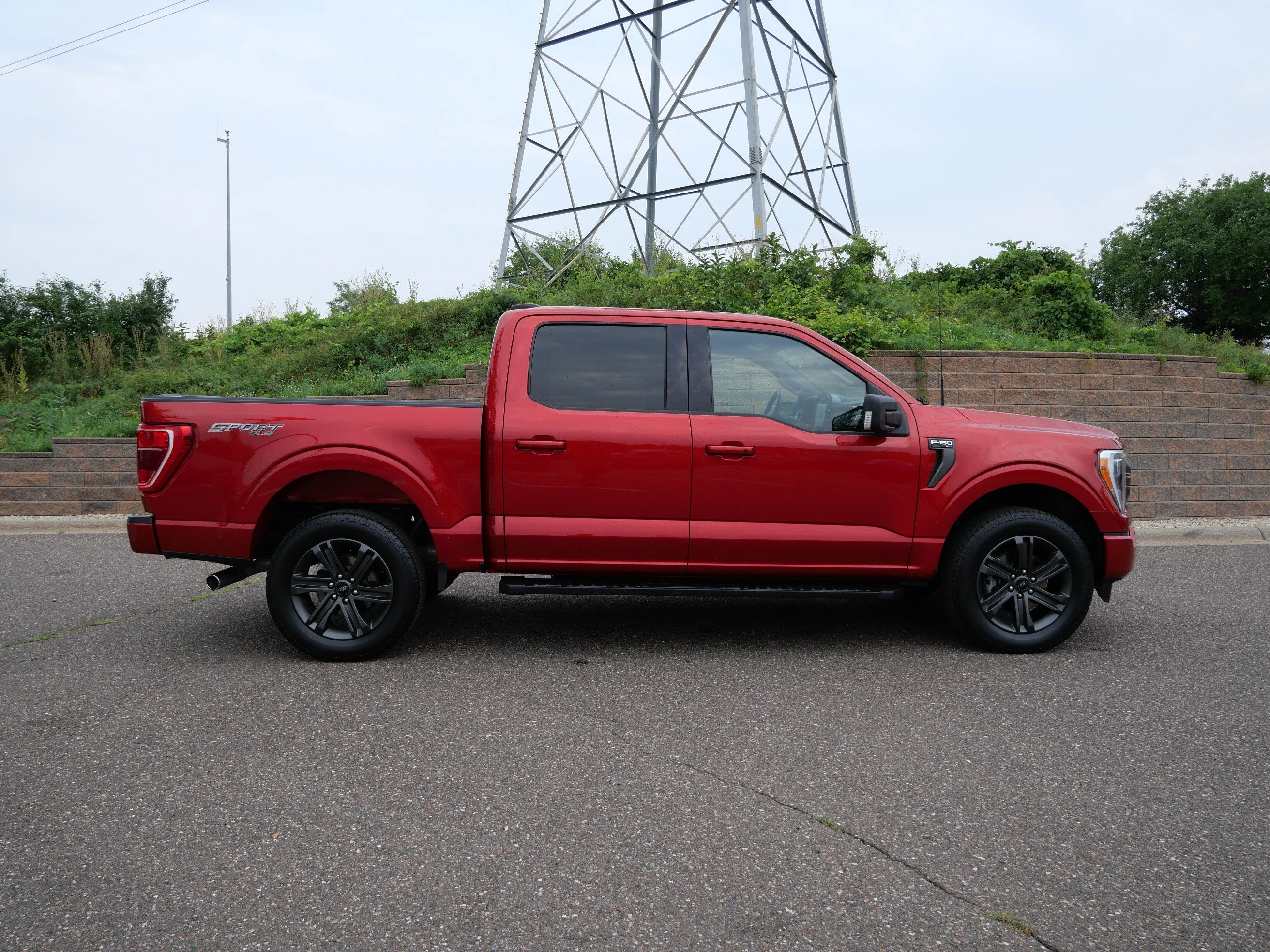 Certified Used 2023 Hot Pepper Red Metallic Tinted Clearcoat Ford XLT image 7