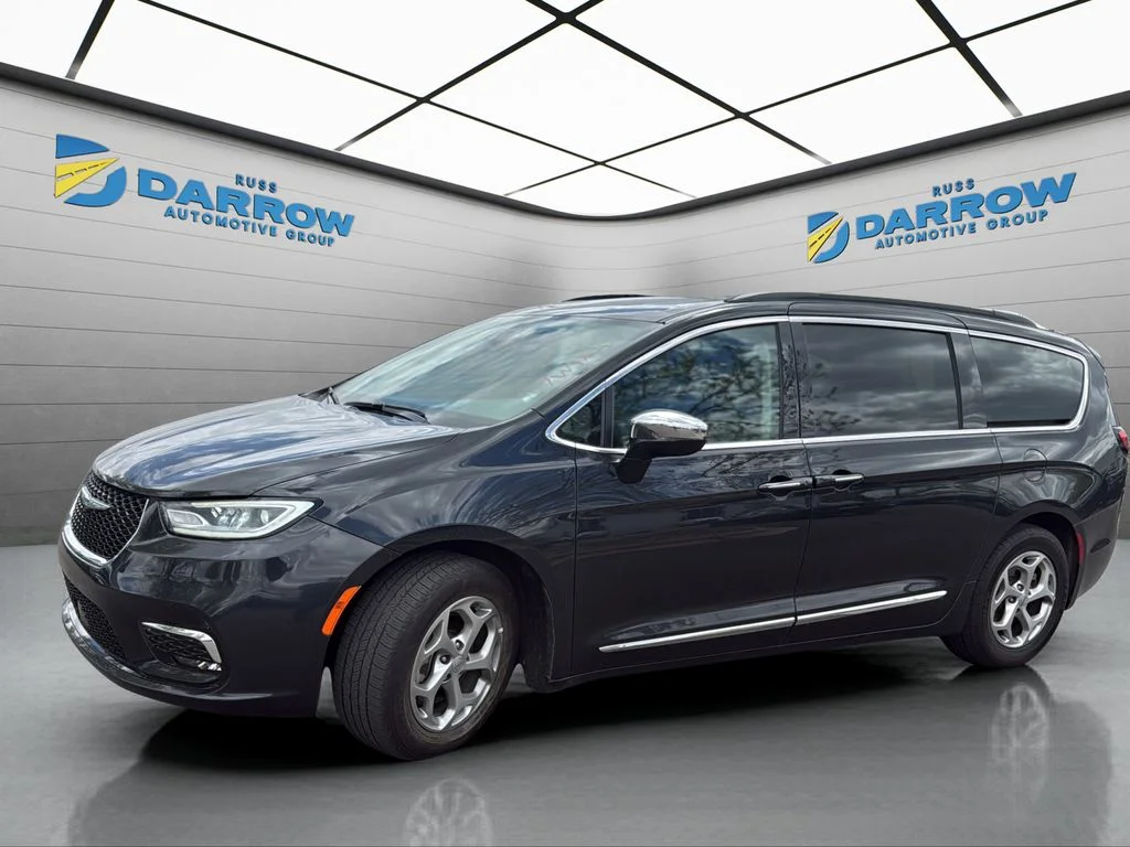 2023 Chrysler Pacifica Limited's photo